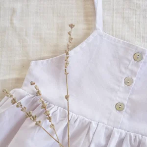 Zomerjurk baby lila katoen unisex van Eli & Nev – mouwloos met parelmoeren knopen